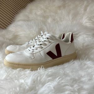 Veja V10 White & Marsala - SIZE 11